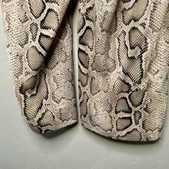 Michael Kors Wide Leg Pants Crushed Crepe Snakeskin Print Bottoms SZ Medium NEW! - Picture 12 of 16